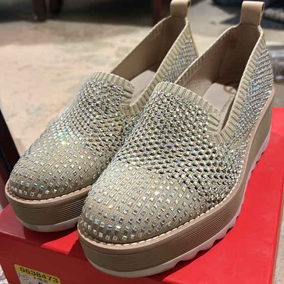 Rhinestone Embellished Platform Shoes - Picture 5 of 8